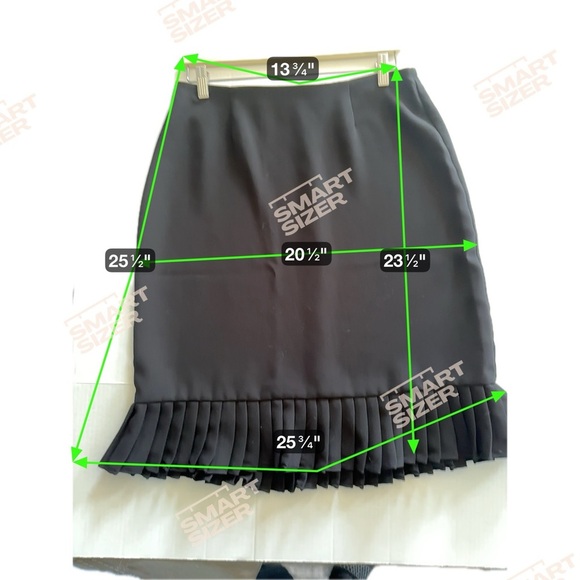Elegant Black Pleated Skirt - Picture 2 of 4